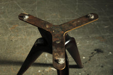 Load image into Gallery viewer, Sculptural Onyx Table Attributed to Osvaldo Borsani, 1950s