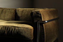 Load image into Gallery viewer, Le Corbusier "LC2 Petit Modele" Sofa for Cassina, 1980s
