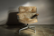 Load image into Gallery viewer, Early Eames "Time Life Lobby" Lounge Chair for Herman Miller, 1960s
