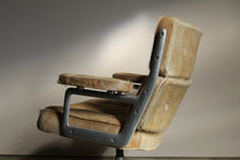 Load image into Gallery viewer, Early Eames "Time Life Lobby" Lounge Chair for Herman Miller, 1960s
