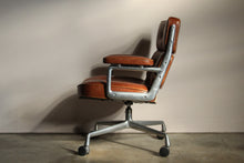 Load image into Gallery viewer, Eames Time Life Executive Chair in Top Grain Leather, 1980s
